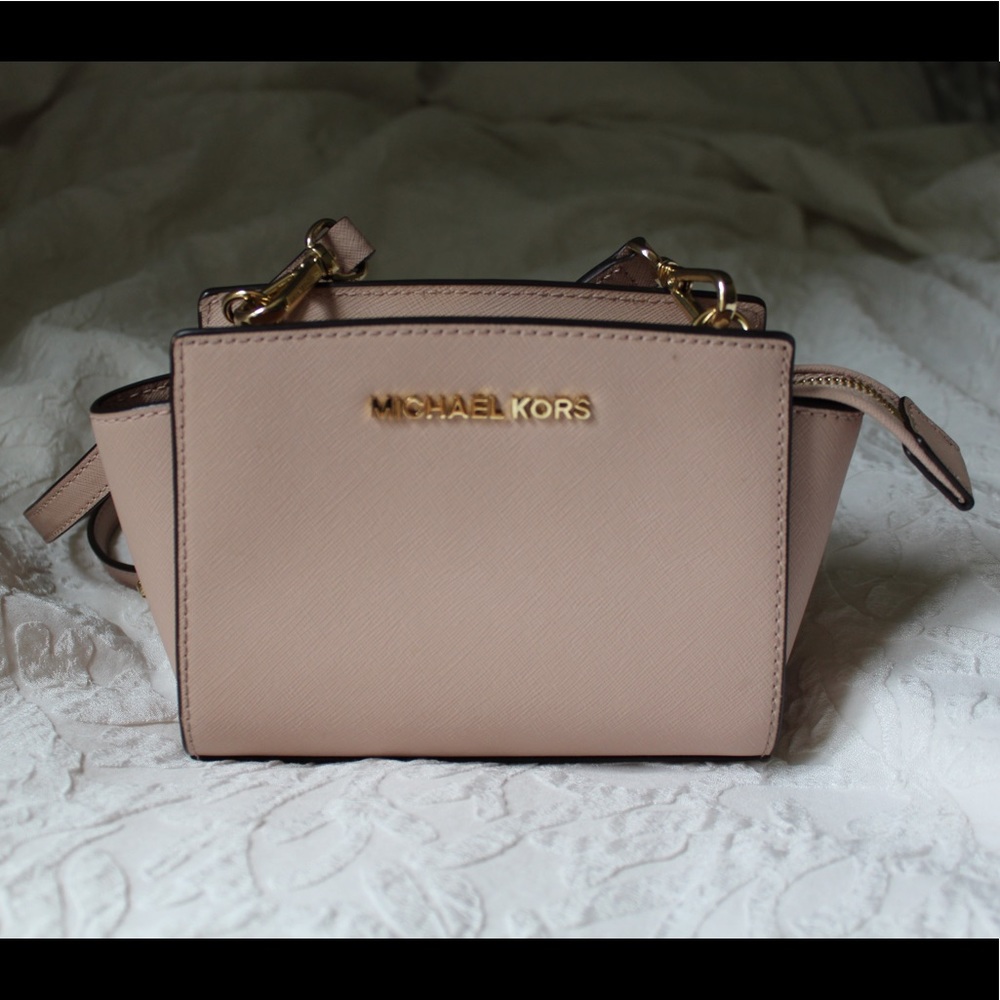 MICHAEL KORS PURSE!! pale pink with gold